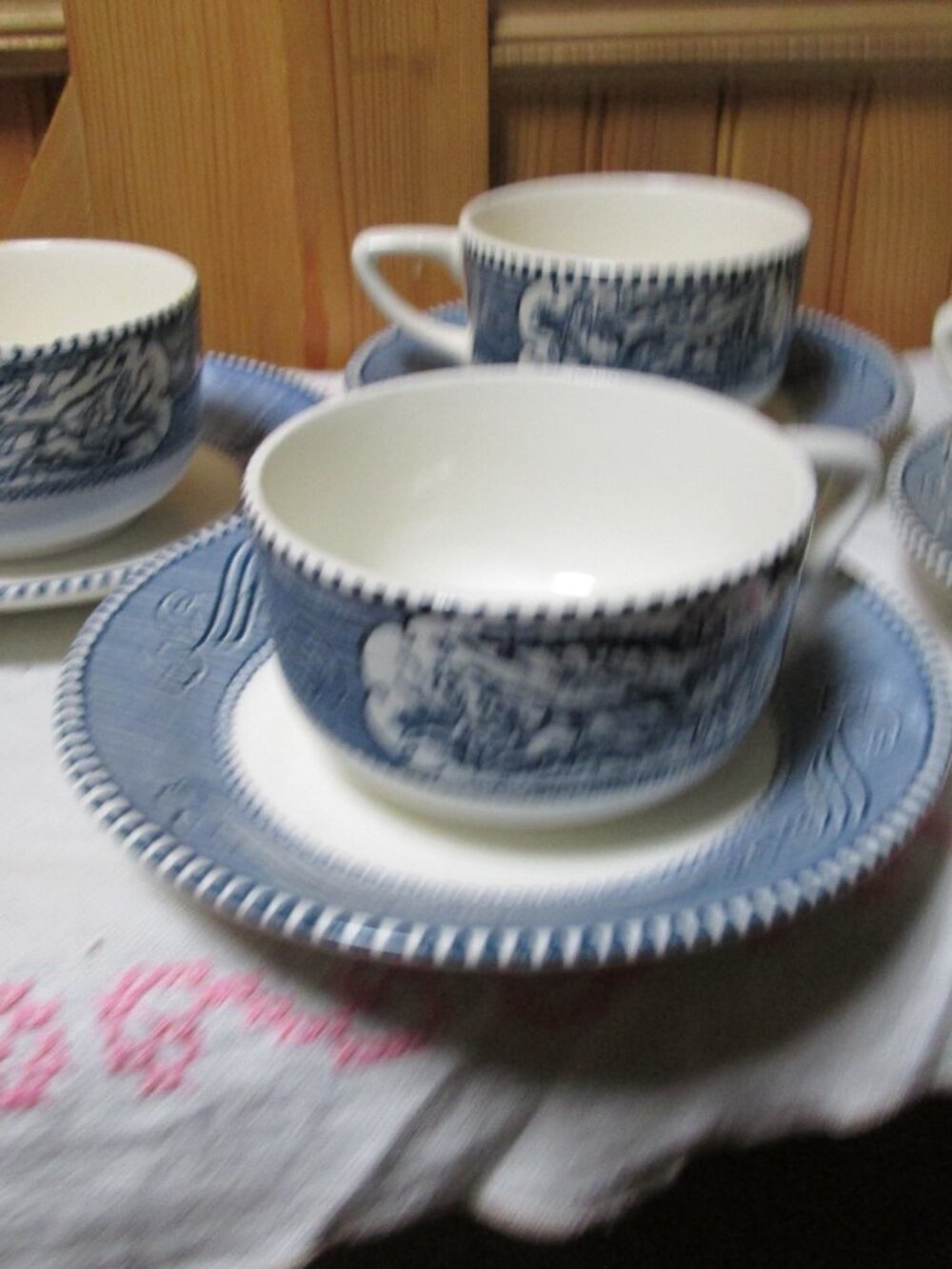 Currier Ives 4 sets cups saucers  Farmhouse cottage core cups saucers - Picture 3 of 5